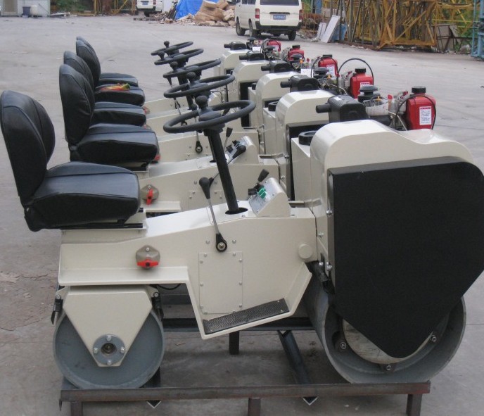 印度客戶來訪，并訂購FYL-850座駕壓路機(jī)